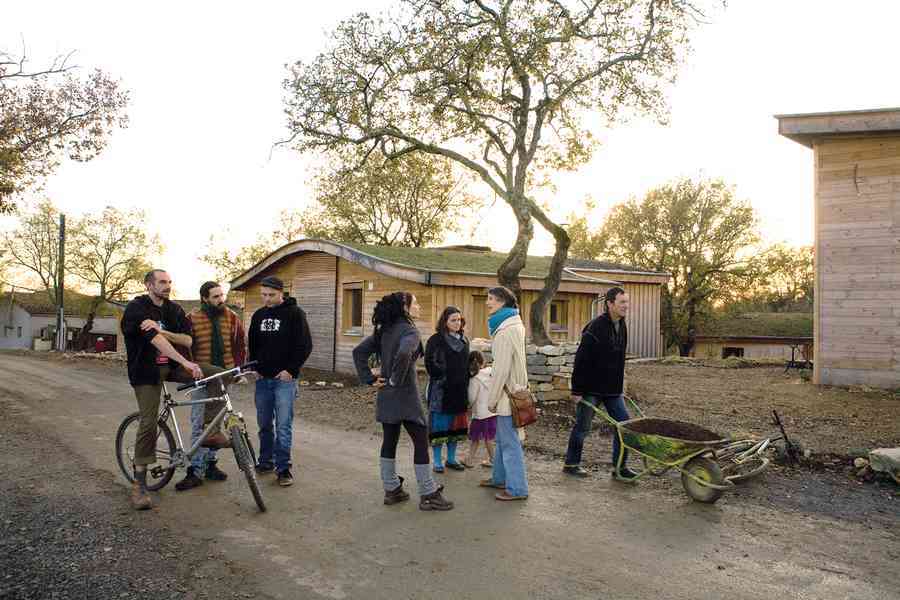 Le Hameau des Buis : l'écovillage intergénérationnel inspiré par Pierre